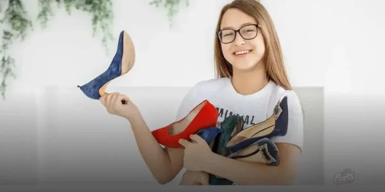 Bota feminina com detalhes em metal