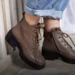 Bota feminina com franjas