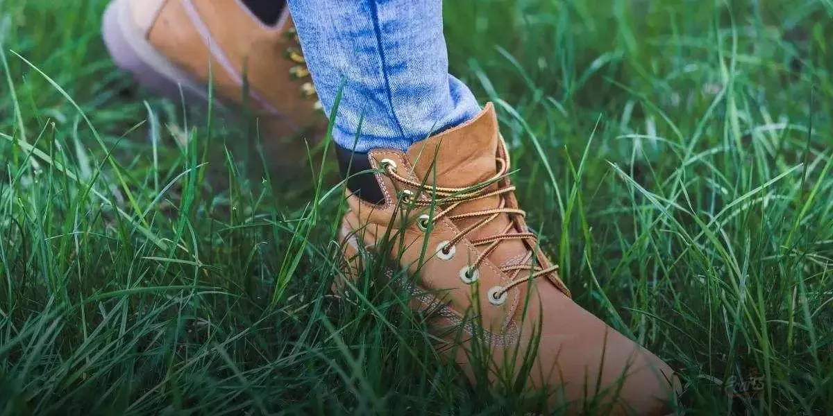 Manutenção e Cuidados para Suas Botas com Detalhes Metálicos Manutenção e Cuidados para Suas Botas com Detalhes Metálicos