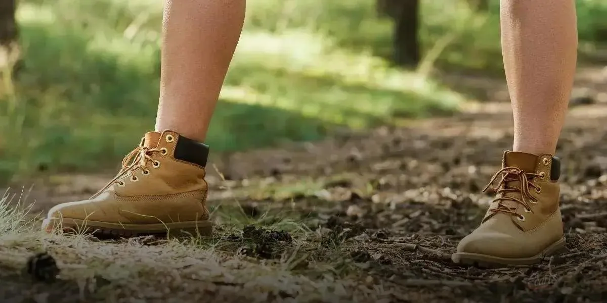 Tendências de Botas Femininas com Pedrarias para a Estação Tendências de Botas Femininas com Pedrarias para a Estação