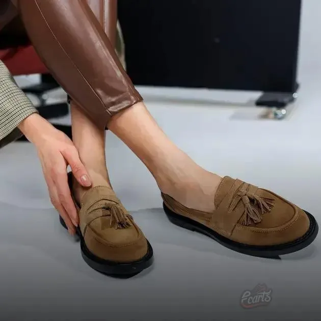 Variedades de Materiais para Mocassins Femininos e Como Afetam o Comforto Variedades de Materiais para Mocassins Femininos e Como Afetam o Comforto
