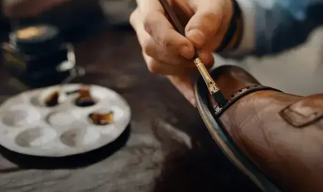 Alargar sapatos com álcool