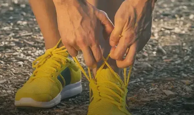 Alargar sapatos em casa