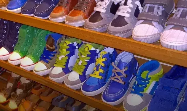 banco loja de calçado infantil