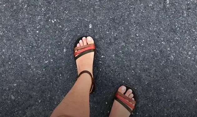 chinelos descontraídos