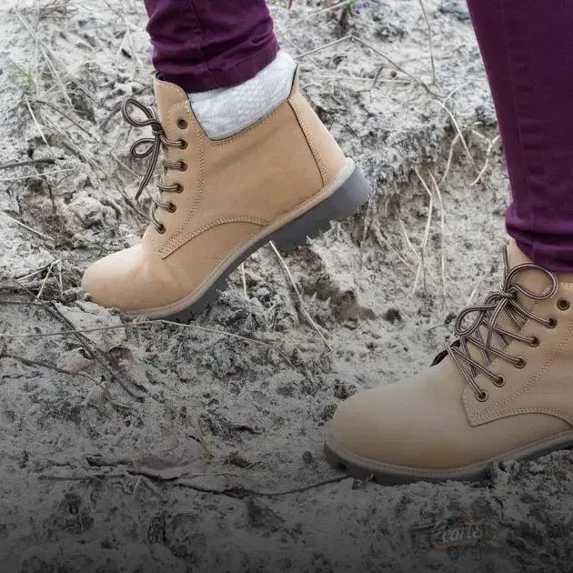 Combinando Sua Bota Coturno Estilizada com Diferentes Looks Combinando Sua Bota Coturno Estilizada com Diferentes Looks