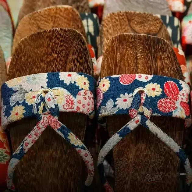 Critérios Essenciais para Escolher Chinelos que unem Conforto e Estilo Critérios Essenciais para Escolher Chinelos que unem Conforto e Estilo