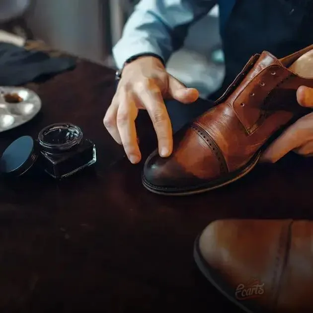 Cuidados ao Alargar Sapatos para Não Danificá-los Cuidados ao Alargar Sapatos para Não Danificá-los