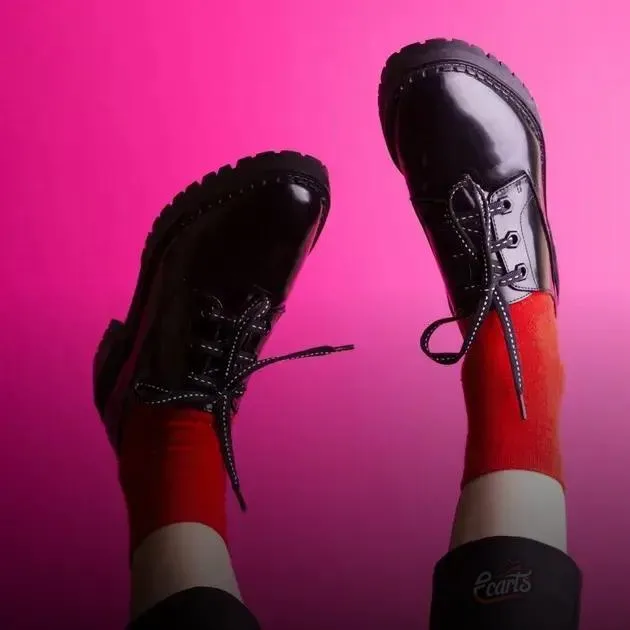 Estilos e Tendências de Bota Coturno em Economia Estilos e Tendências de Bota Coturno em Economia