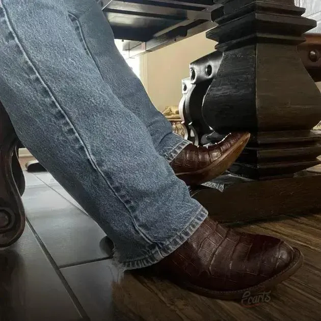 Guia de como combinar botas femininas tipo coturno com seu guarda-roupa Guia de como combinar botas femininas tipo coturno com seu guarda-roupa