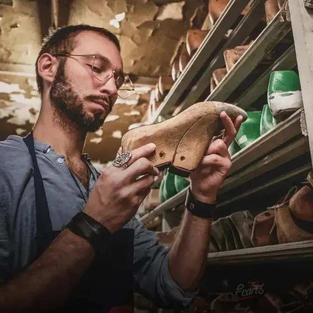Guia prático para alargar seus sapatos com amaciante Guia prático para alargar seus sapatos com amaciante
