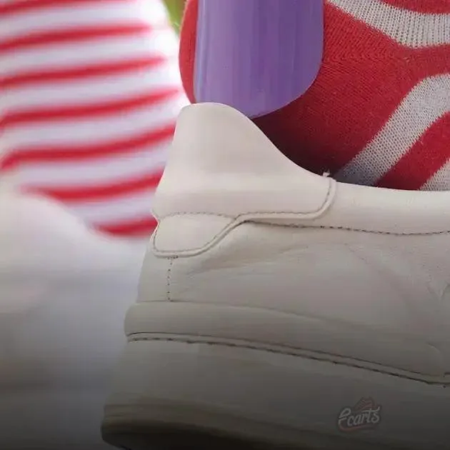 Soluções criativas para sapatos apertados usando itens domésticos Soluções criativas para sapatos apertados usando itens domésticos