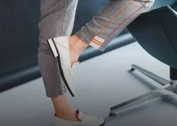 Pode usar mocassim sem meia?