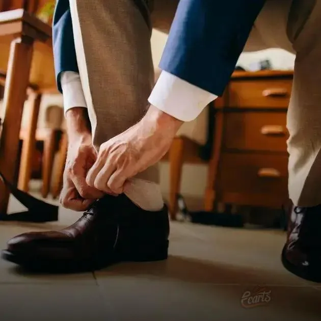 Por que o sapato social de camurça é um must-have no guarda-roupa masculino Por que o sapato social de camurça é um must-have no guarda-roupa masculino