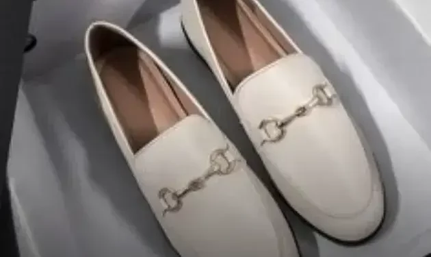 Qual a melhor cor de mocassim feminino?