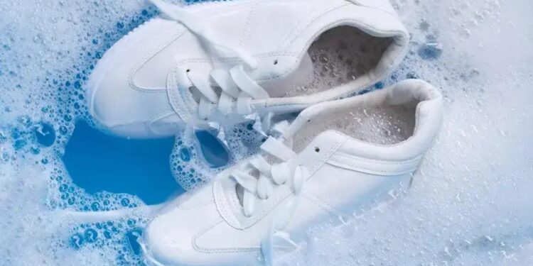 Como Lavar Tênis com Chulé: Guia Fácil para Eliminar o Mau Cheiro