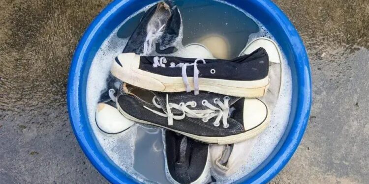 Como Tirar Chulé de Tênis: Guia Infalível para Eliminar o Mau Cheiro