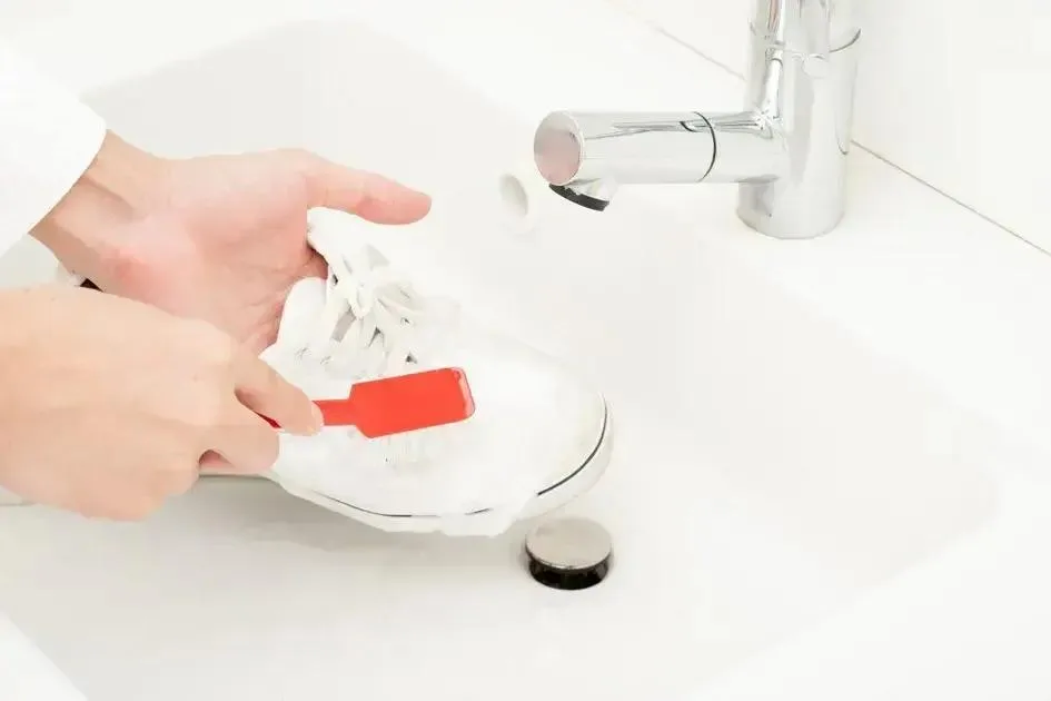 Prevenindo o Aparecimento do Odor nos Calçados Prevenindo o Aparecimento do Odor nos Calçados
