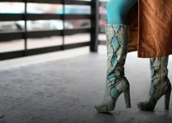 Bota cano alto feminina