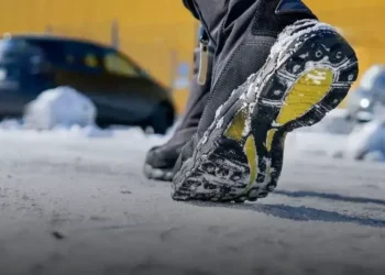 Bota feminina com strass