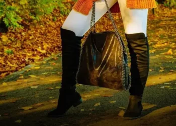 Bota feminina de cano curto