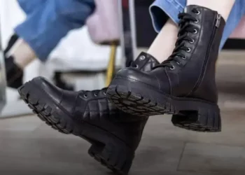 Bota feminina de veludo