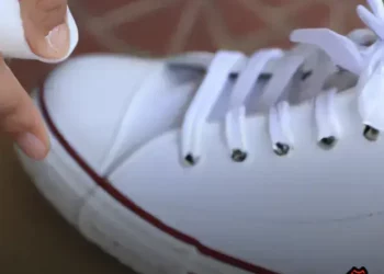 Limpeza de sapatos brancos