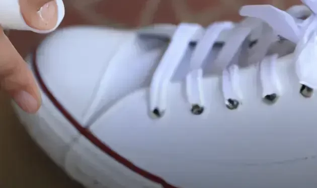 Limpeza de sapatos brancos