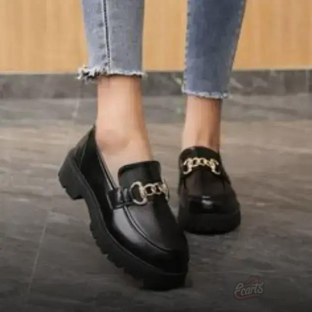 Onde encontrar os melhores modelos de mocassim feminino preto online