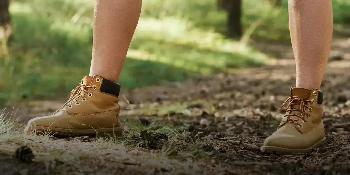 Tendências de Botas Femininas com Pedrarias para a Estação