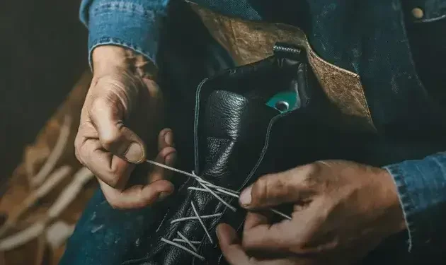 Alargar sapatos com meias grossas