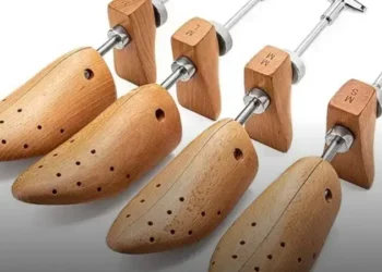 Alargar sapatos com papel