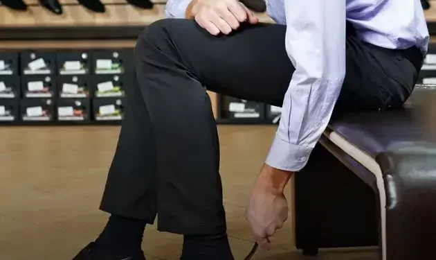 Alargar sapatos com soluções rápidas