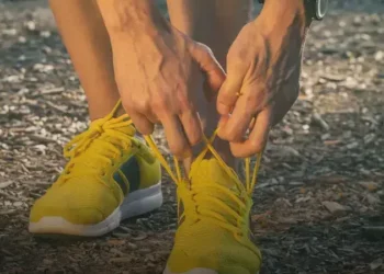 Alargar sapatos em casa