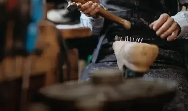 Alargar sapatos sem danificar