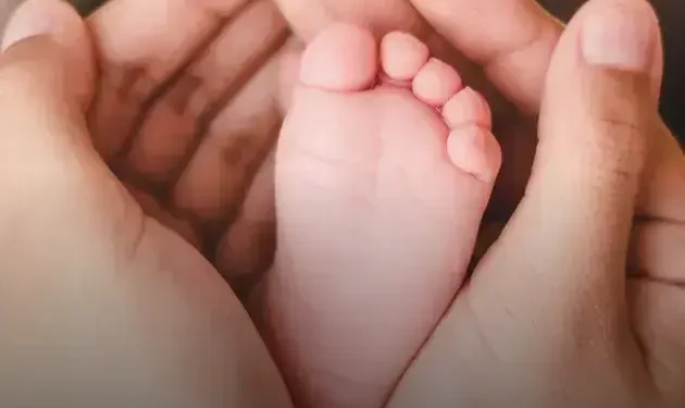 Alargar sapatos usando-os frequentemente