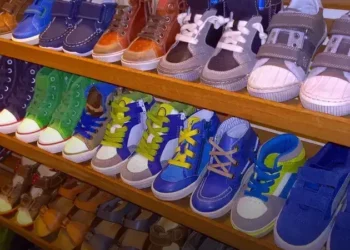 banco loja de calçado infantil