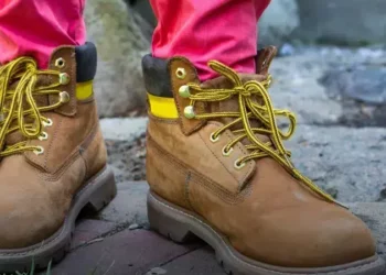 Bota Coturno com salto