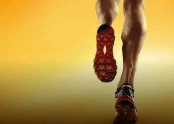 looks com tenis esportivo preto