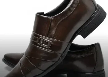 Sapato social masculino com detalhes