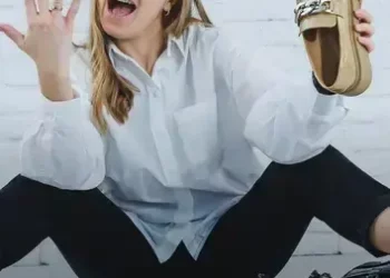 Pode usar mocassim com vestido longo?