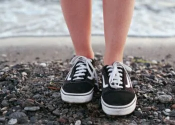 Chega de Chulé! Aprenda a Eliminar o Mau Cheiro dos Sapatos com Sal