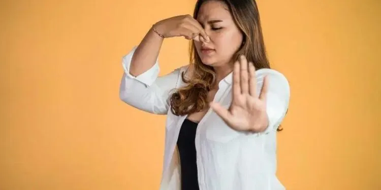 Como tirar chulé do chinelo: Guia definitivo para acabar com o mau cheiro