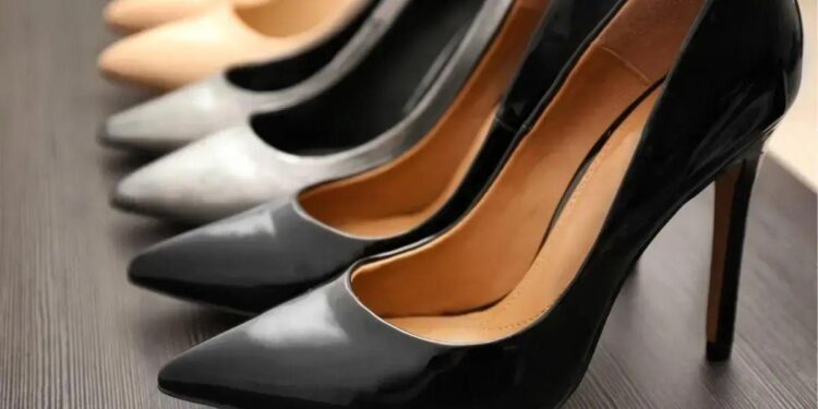 Expositor de Calçados: Atraia Clientes e Aumente suas Vendas