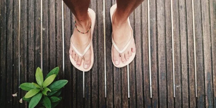 Como tirar chulé do chinelo: Guia definitivo para acabar com o mau cheiro