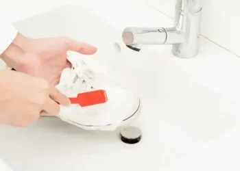 Tênis com Chulé: Guia Completo para Eliminar o Mau Cheiro