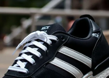 Jordan Flight Court: Estilo Preto e Branco para 2024