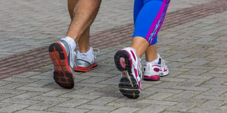 Tênis Para Caminhada: Como Escolher o Ideal em 2026 (Guia Definitivo)